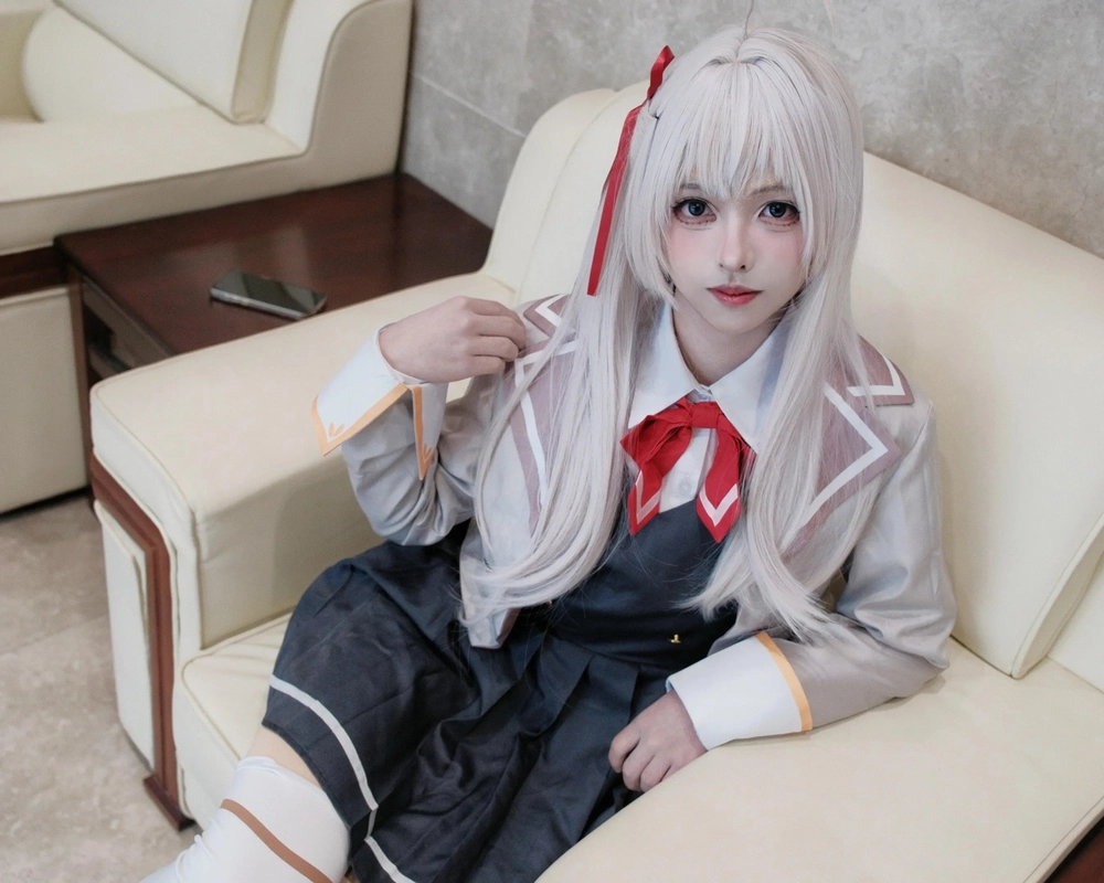 cosplay arya bàn bên ấn tượng 