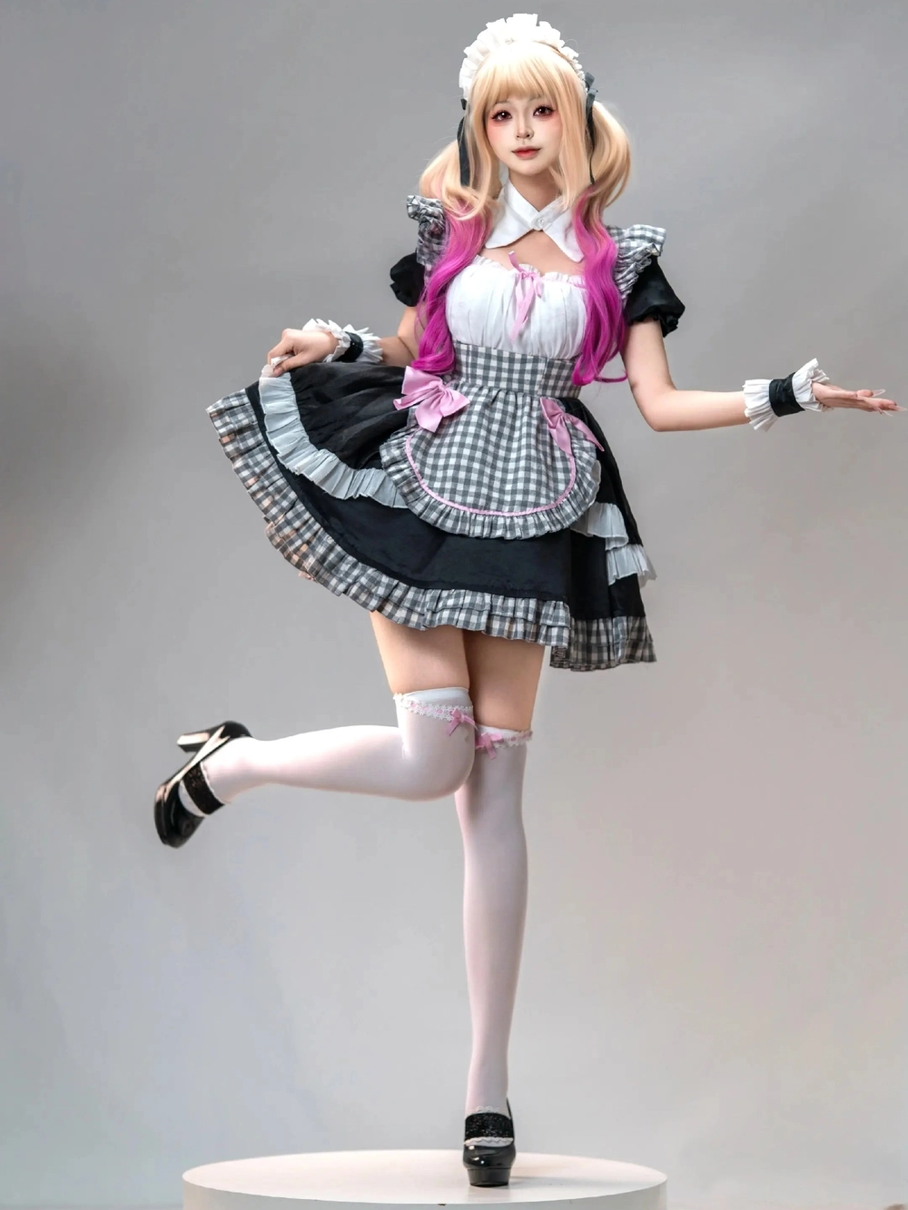 ảnh cosplay hầu gái cute trend 