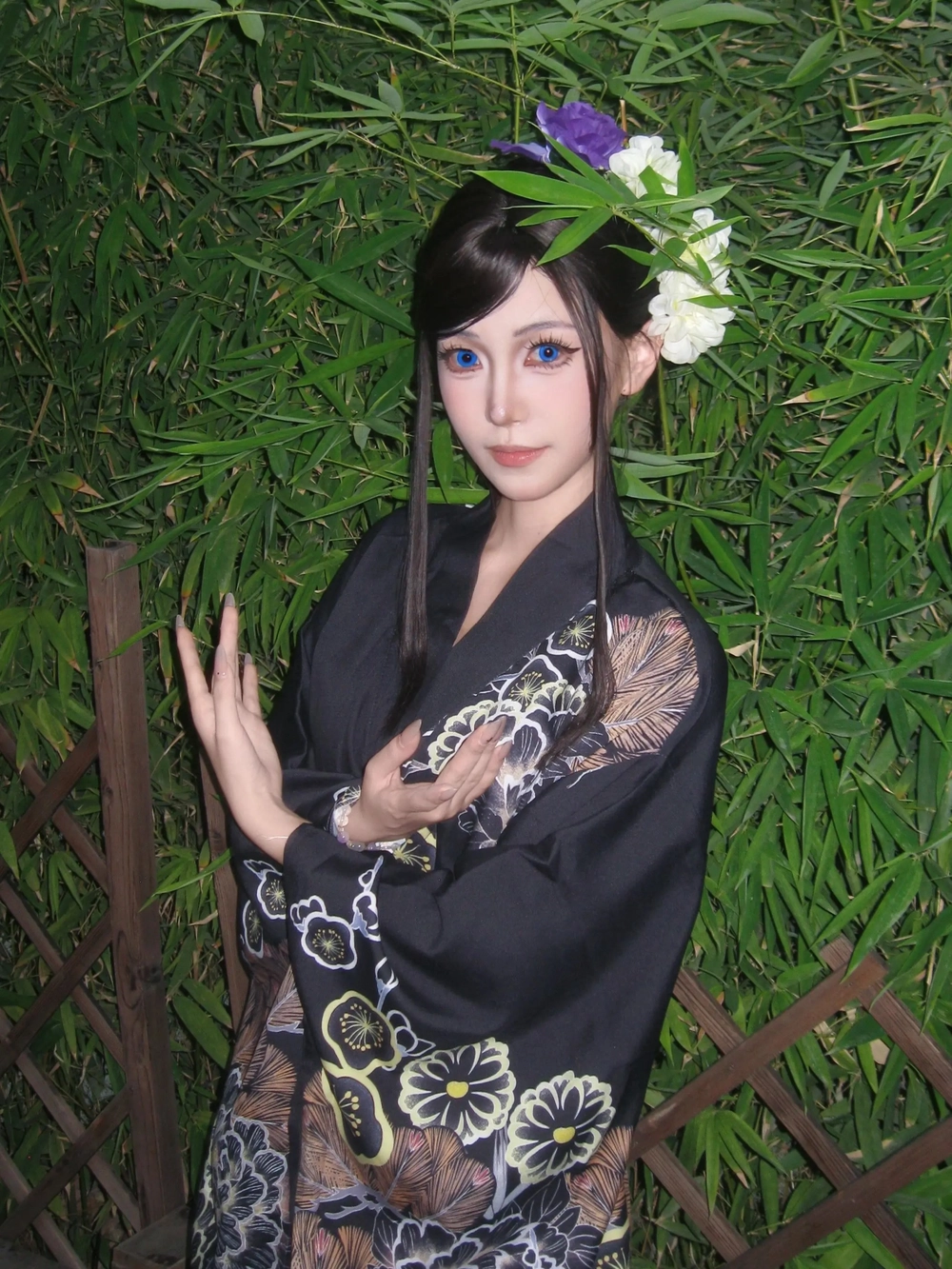 hình cosplay nico robin mặc kimono cổ điển 
