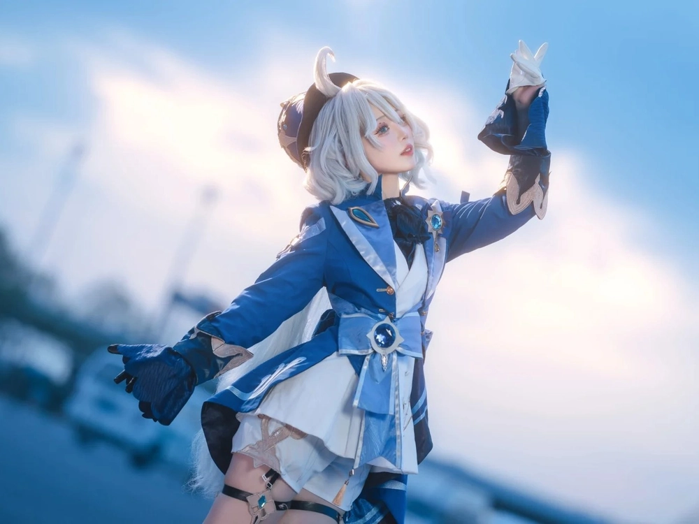ảnh genshin furina cosplay gần giống bản game 