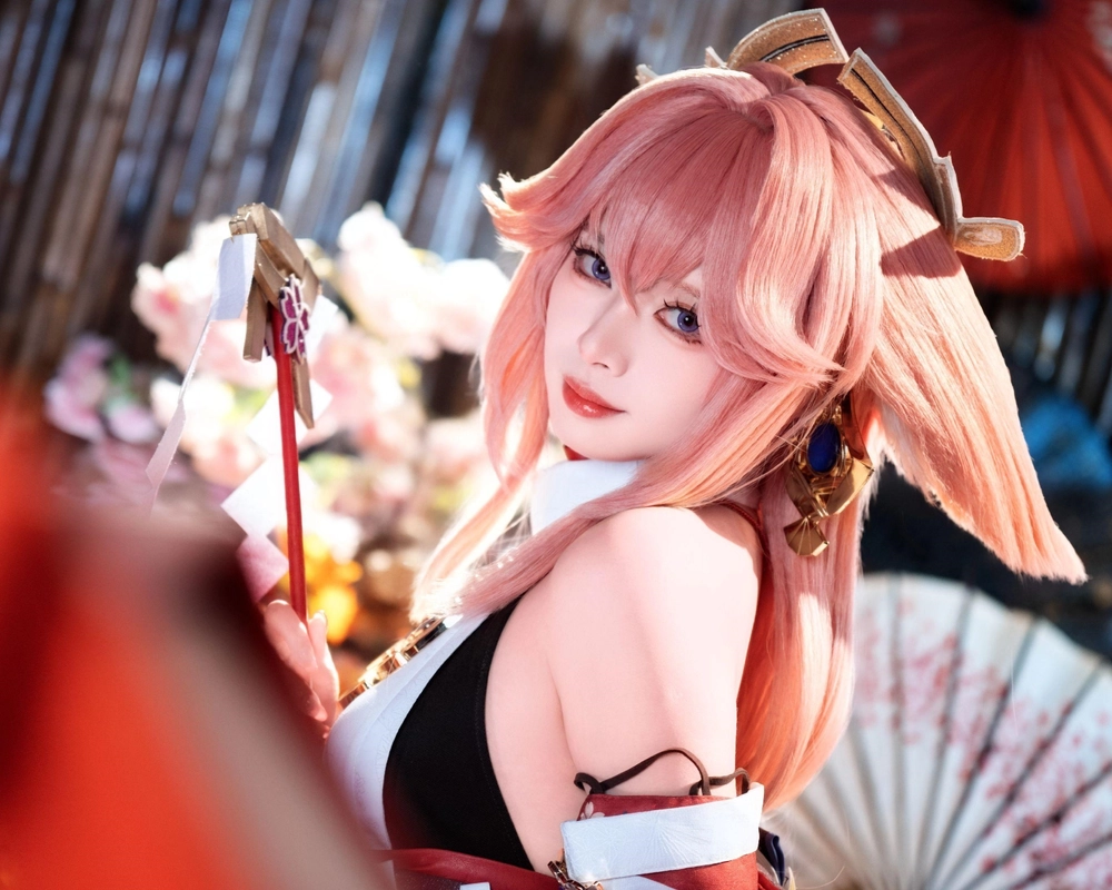 yae cosplay Genshin nổi bật 