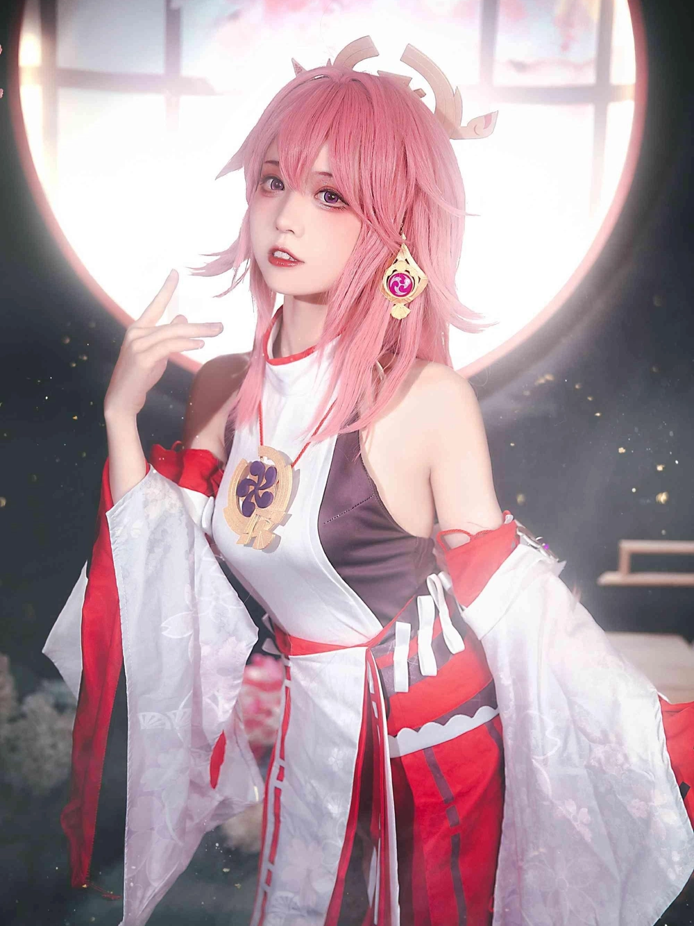 yae miko cosplay anime chân thật 