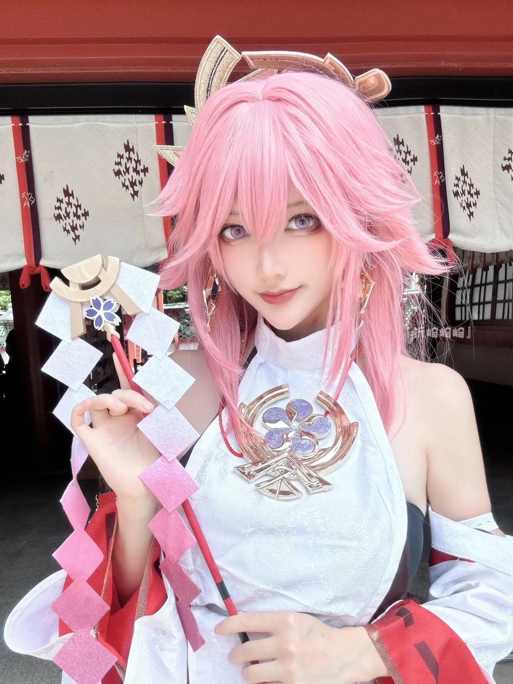 hình cosplay Genshin yae miko 