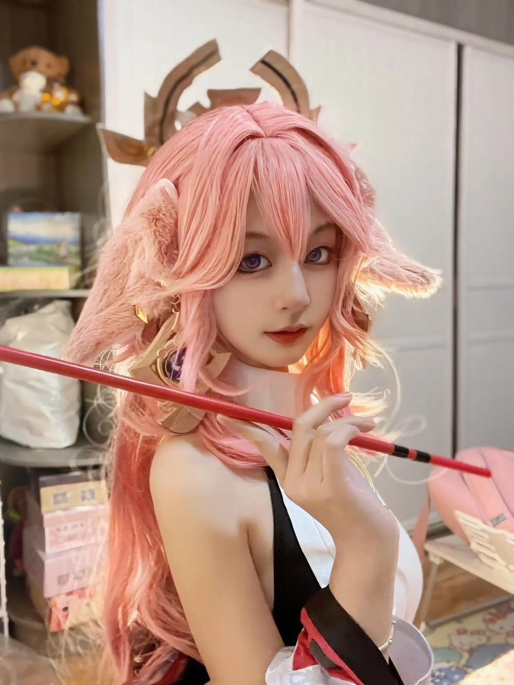 Yae Miko cosplay đầy thần thái và khí chất 