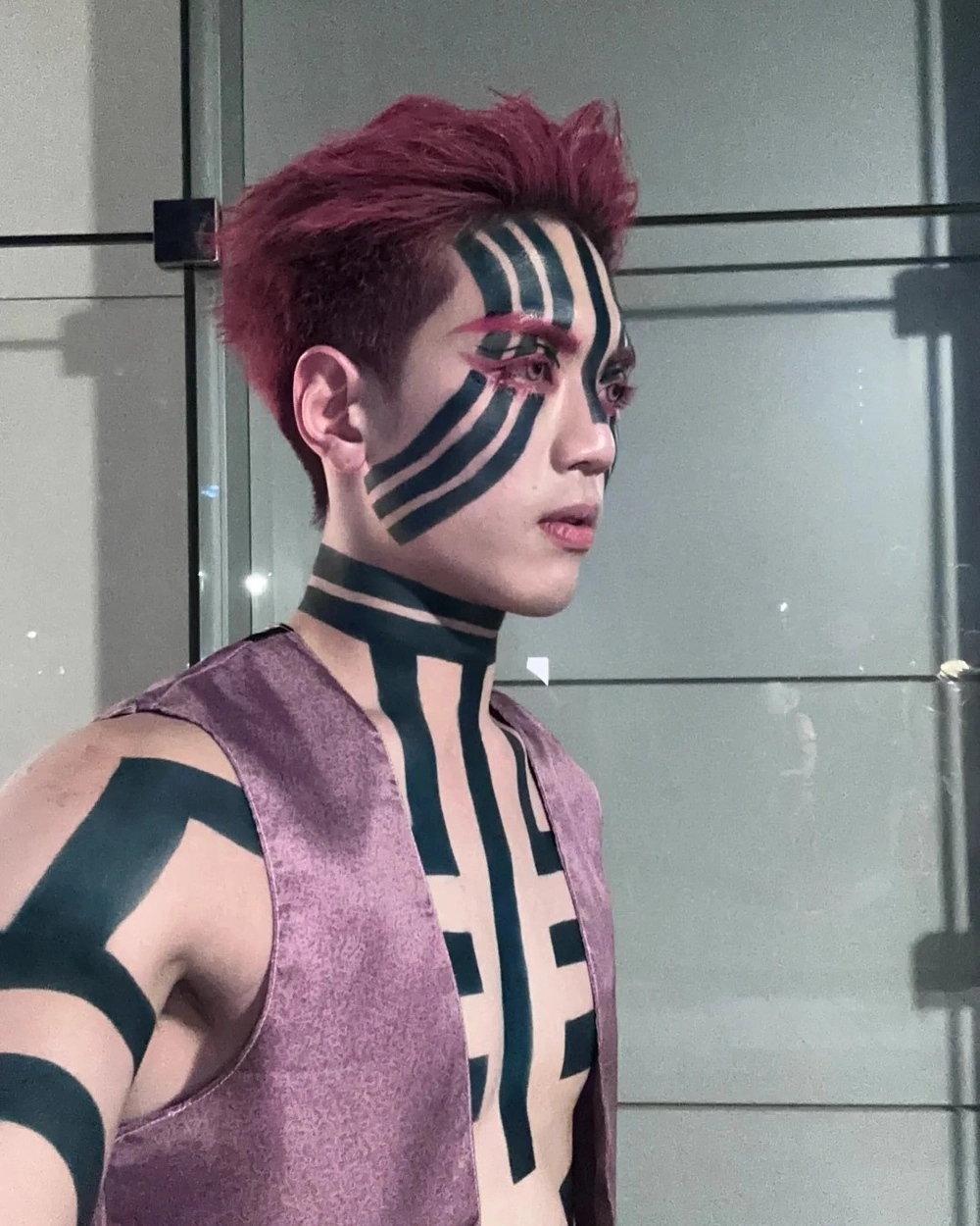 akaza cosplay tạo hình ấn tượng