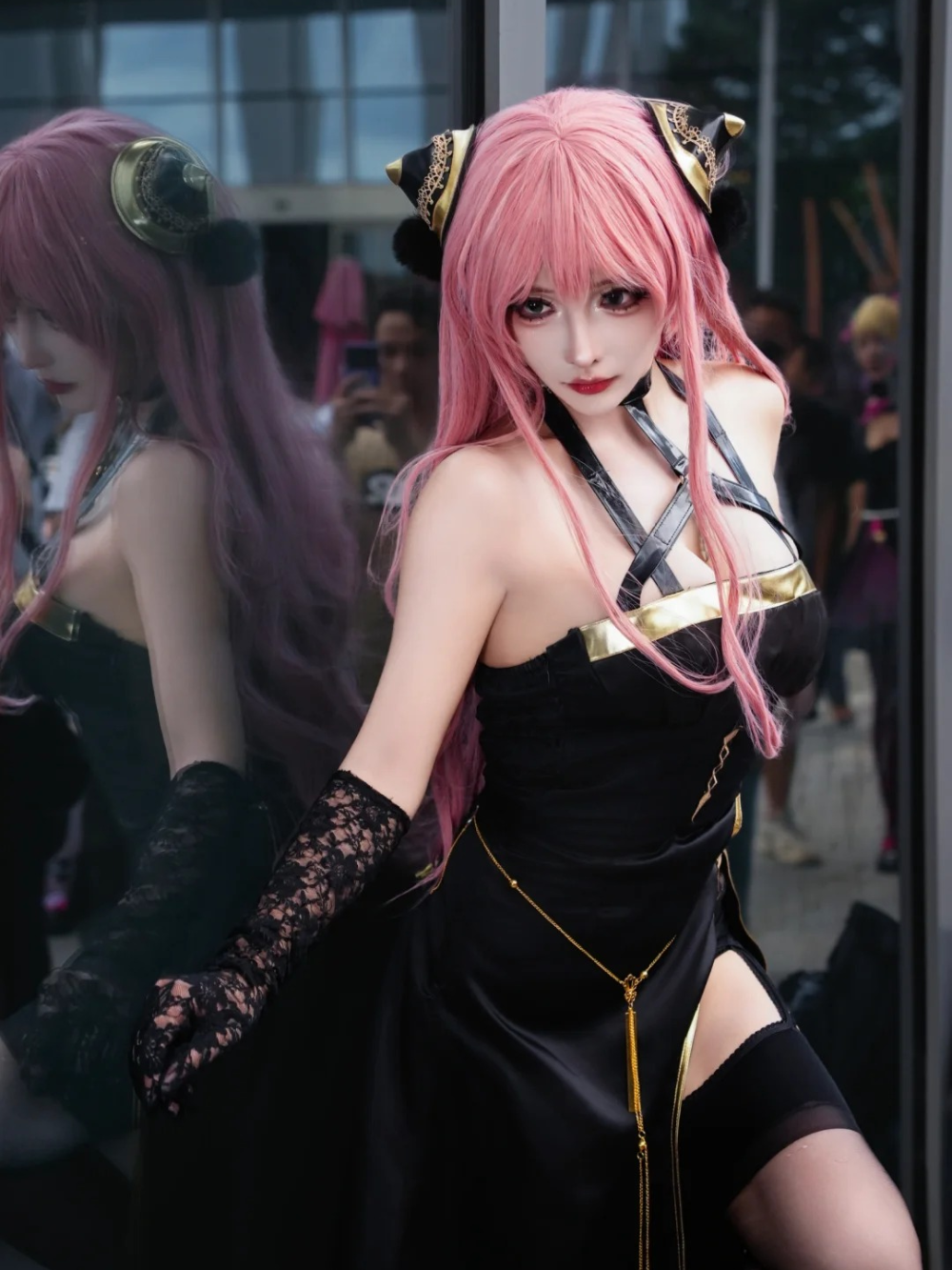 hình chụp cosplay anya