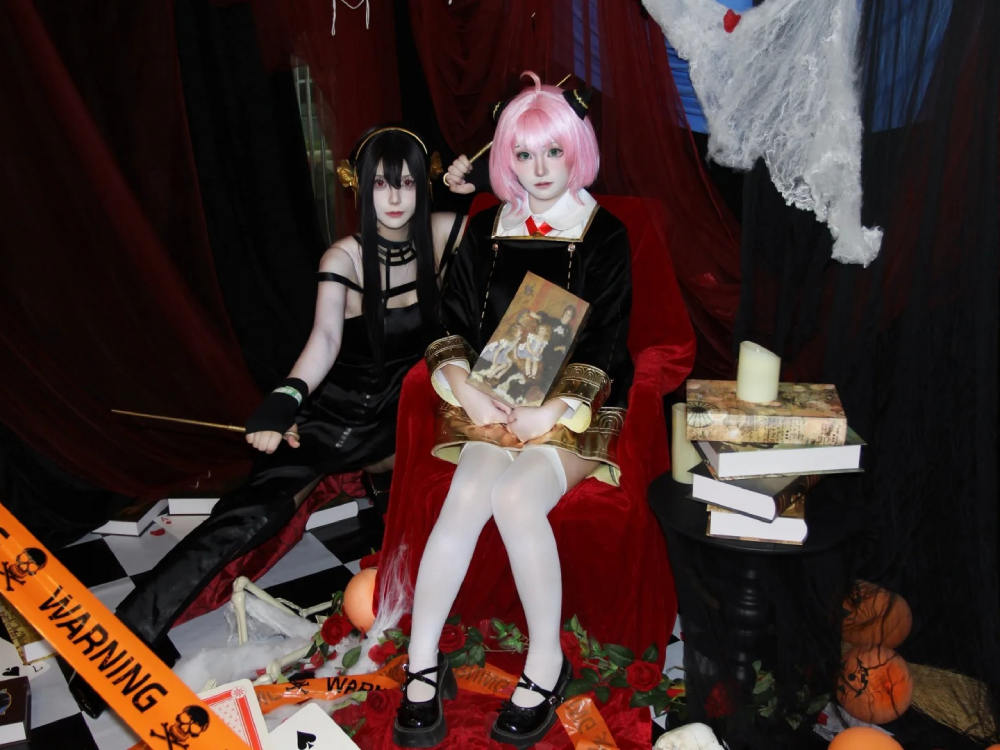 anya cosplay phong cách học sinh