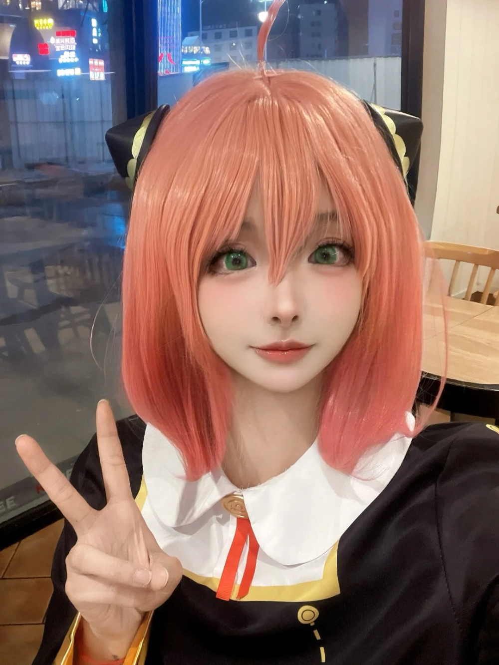 ảnh cosplay anya forger cute