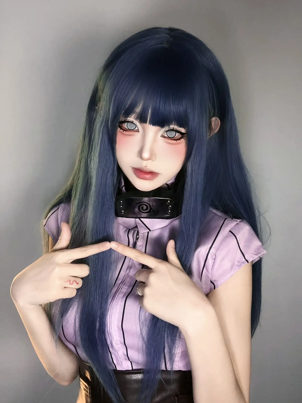 hinata hyuuga cosplay tạo dáng quyến rũ 