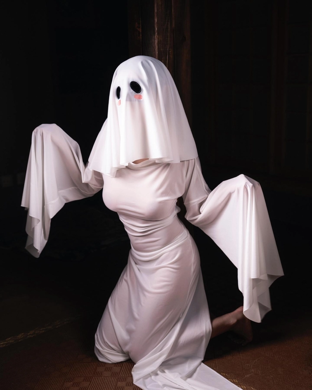 ảnh gái xinh cosplay ma nữ trắng 