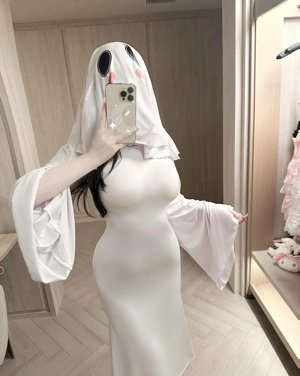 gái cosplay ma áo trắng kinh dị 