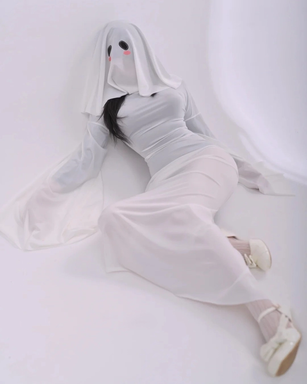cosplay gái ma trắng đáng yêu 