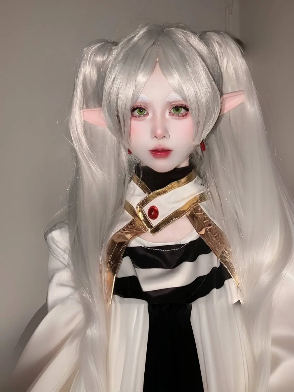 hình cosplay frieren
