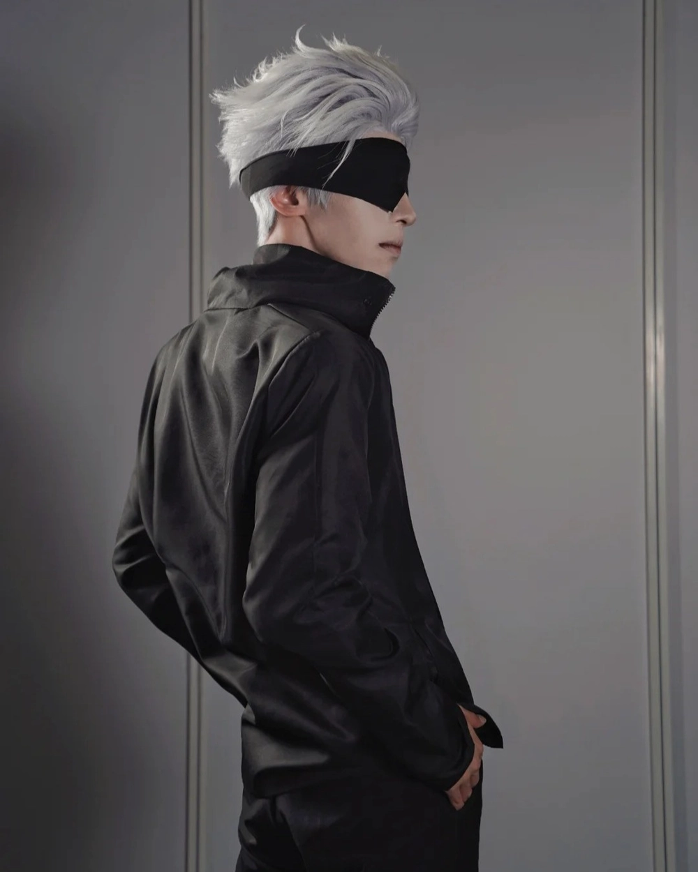 cosplay gojo satoru với mắt bịt 
