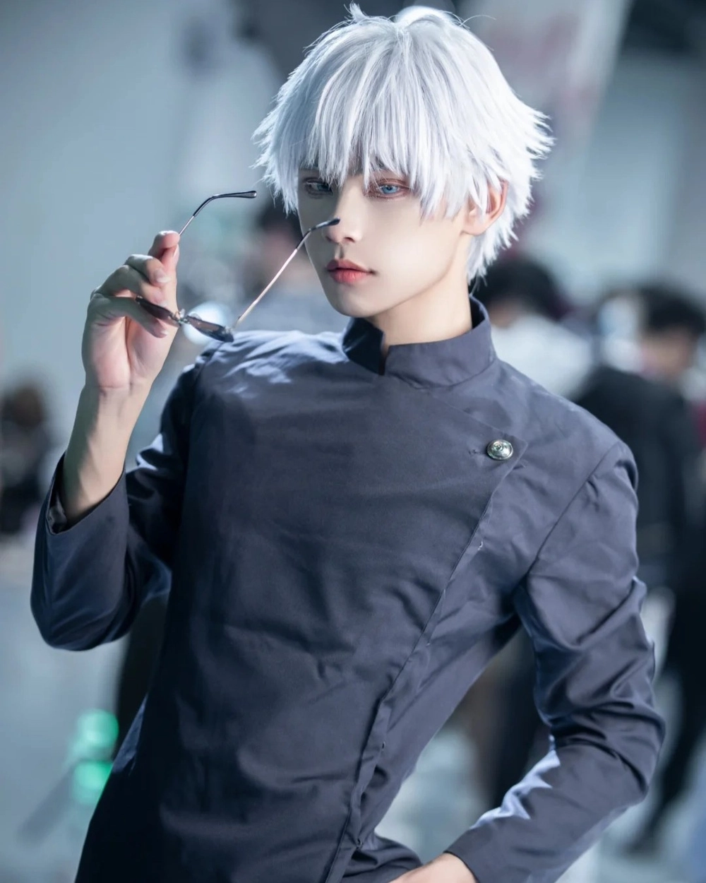 cosplay gojo satoru từ anime nổi tiếng 