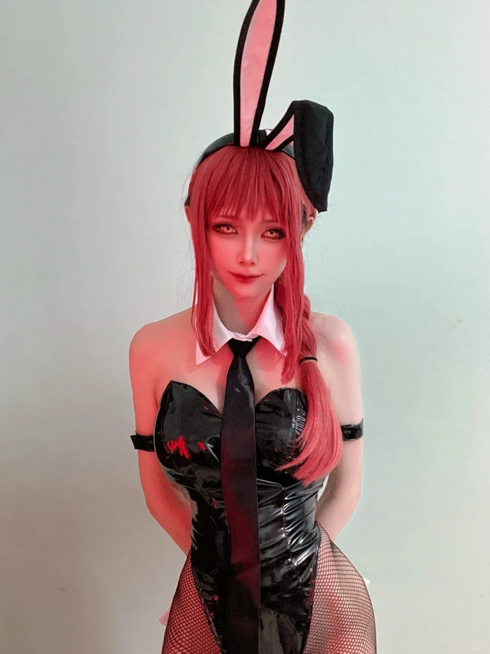 ảnh makima cosplay bikini