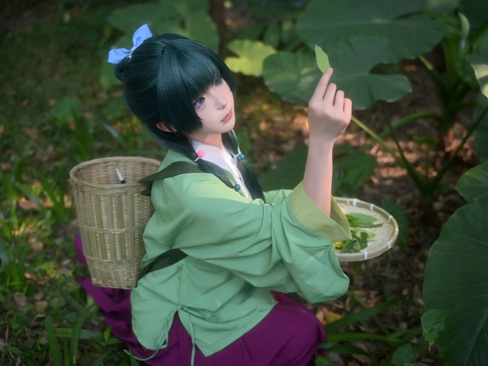 Maomao cosplay chụp ngoài trời