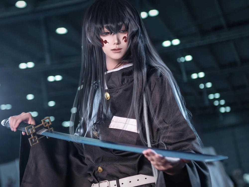 muichiro cosplay 6 múi cơ bắp 