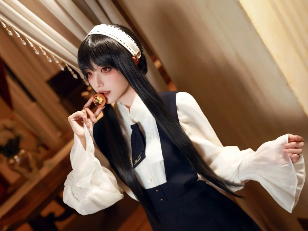 ảnh cosplay yor forger spy x family phong cách anime