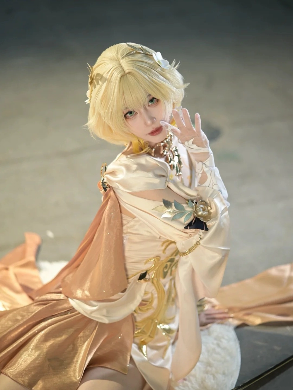 ảnh cosplay aglaea honkai star rail ngoài đời