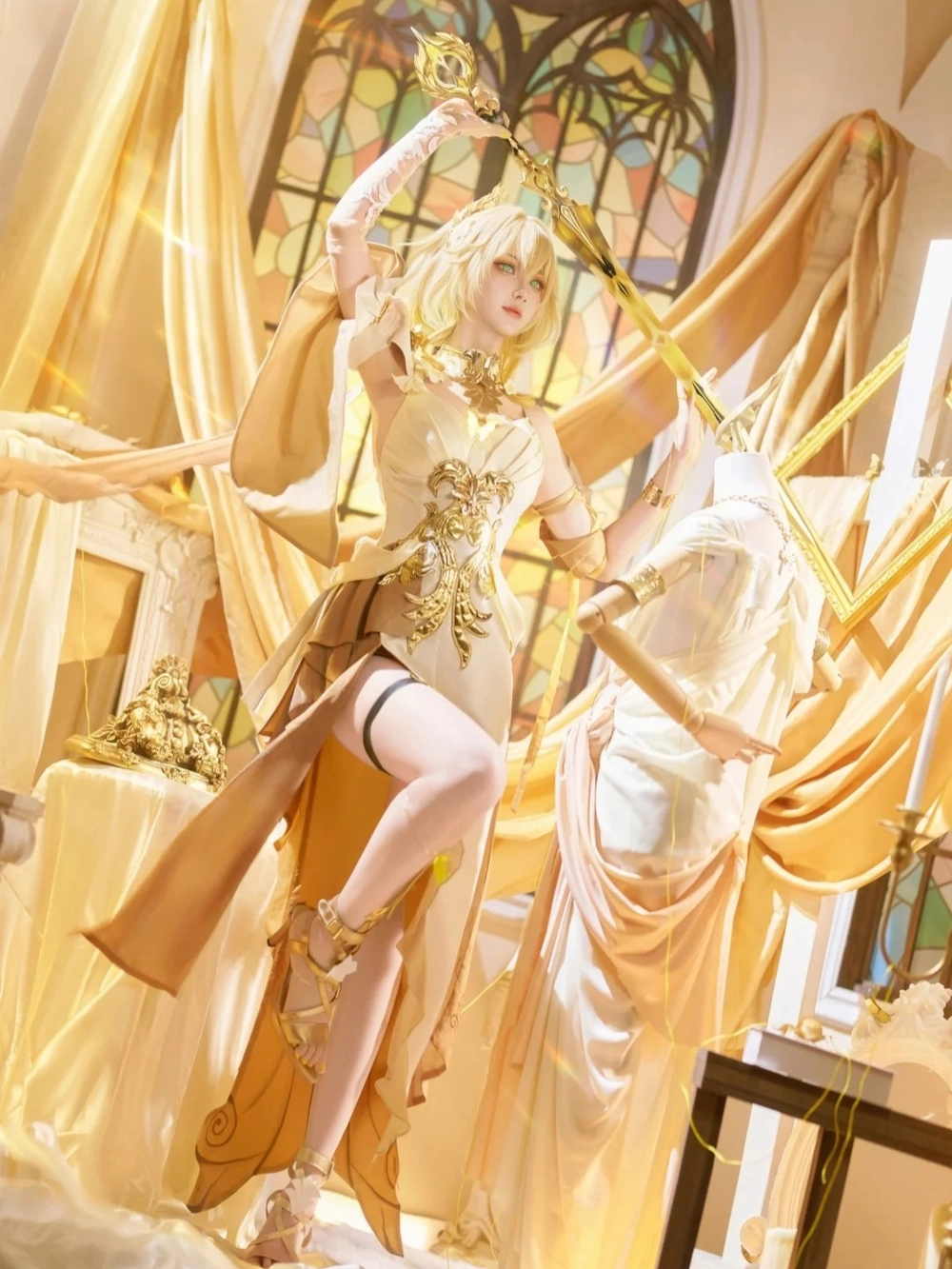 hình cosplay Aglaea trong Honkai Star Rail