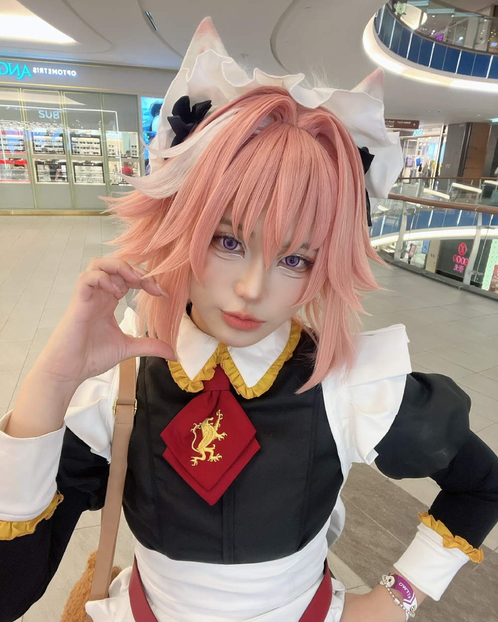 ảnh Astolfo cosplay phong cách học viện