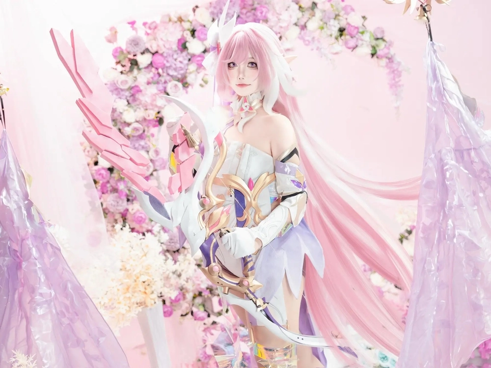elysia honkai cosplay nổi bật cuốn hút