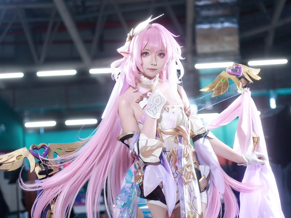 elysia cosplay honkai sống động ngoài đời