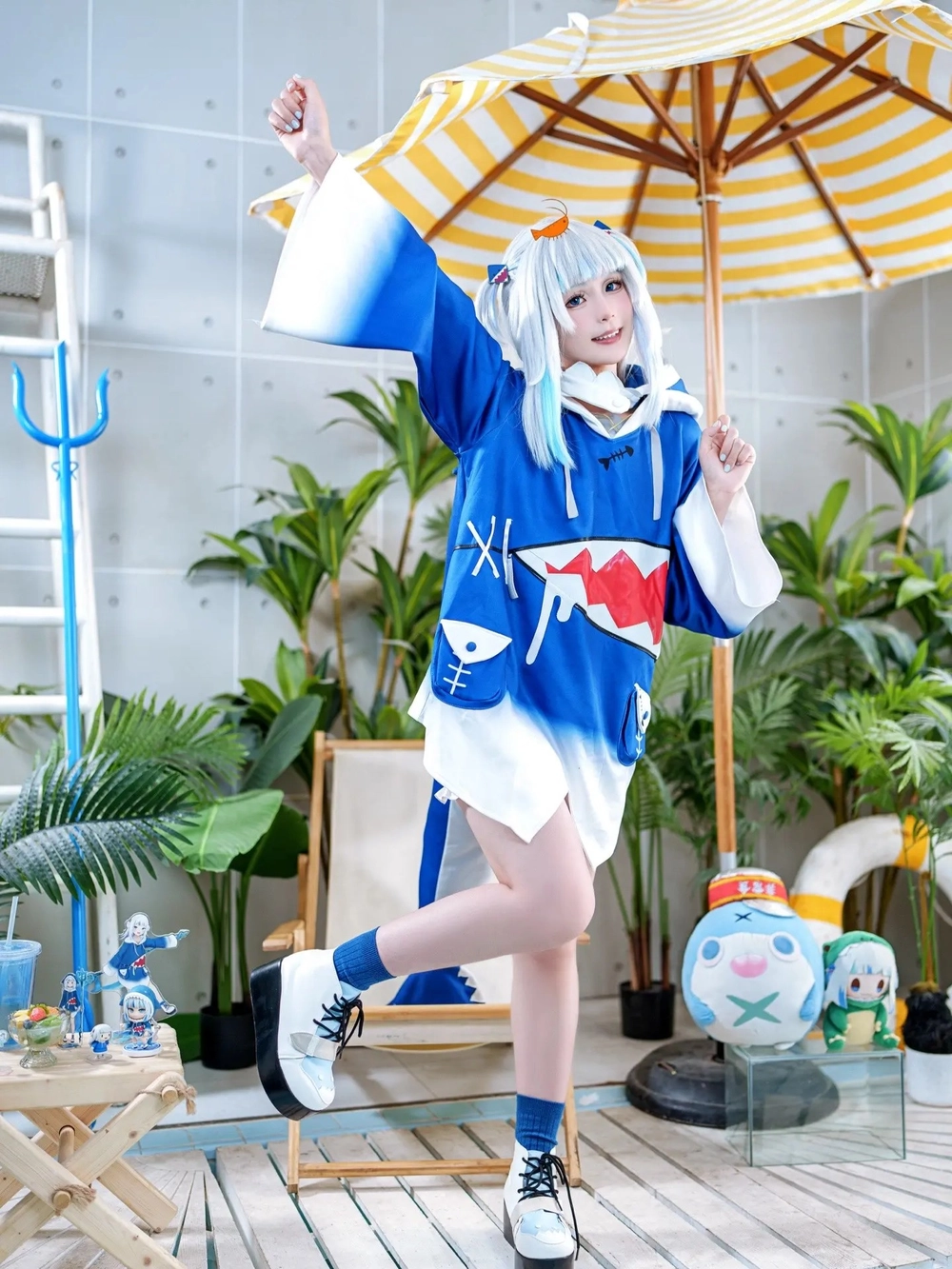 Gawr Gura shark cosplay