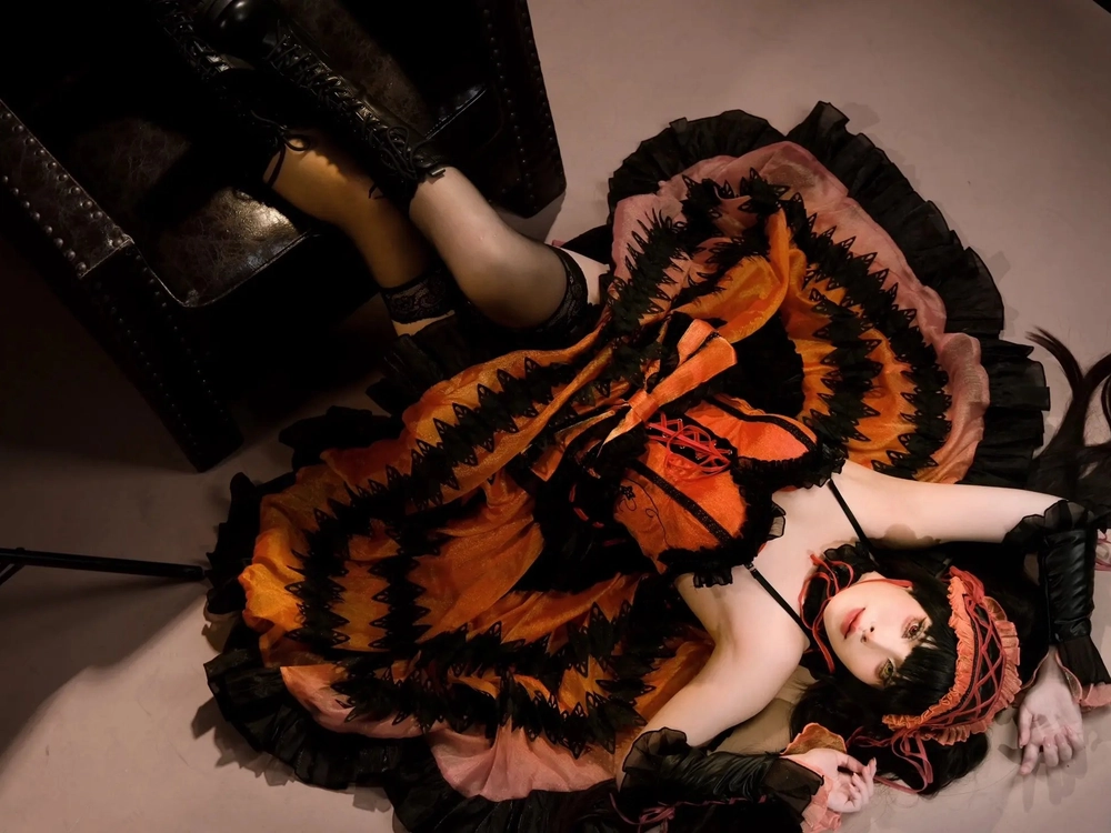 Ảnh Tokisaki Kurumi cosplay váy đỏ đen