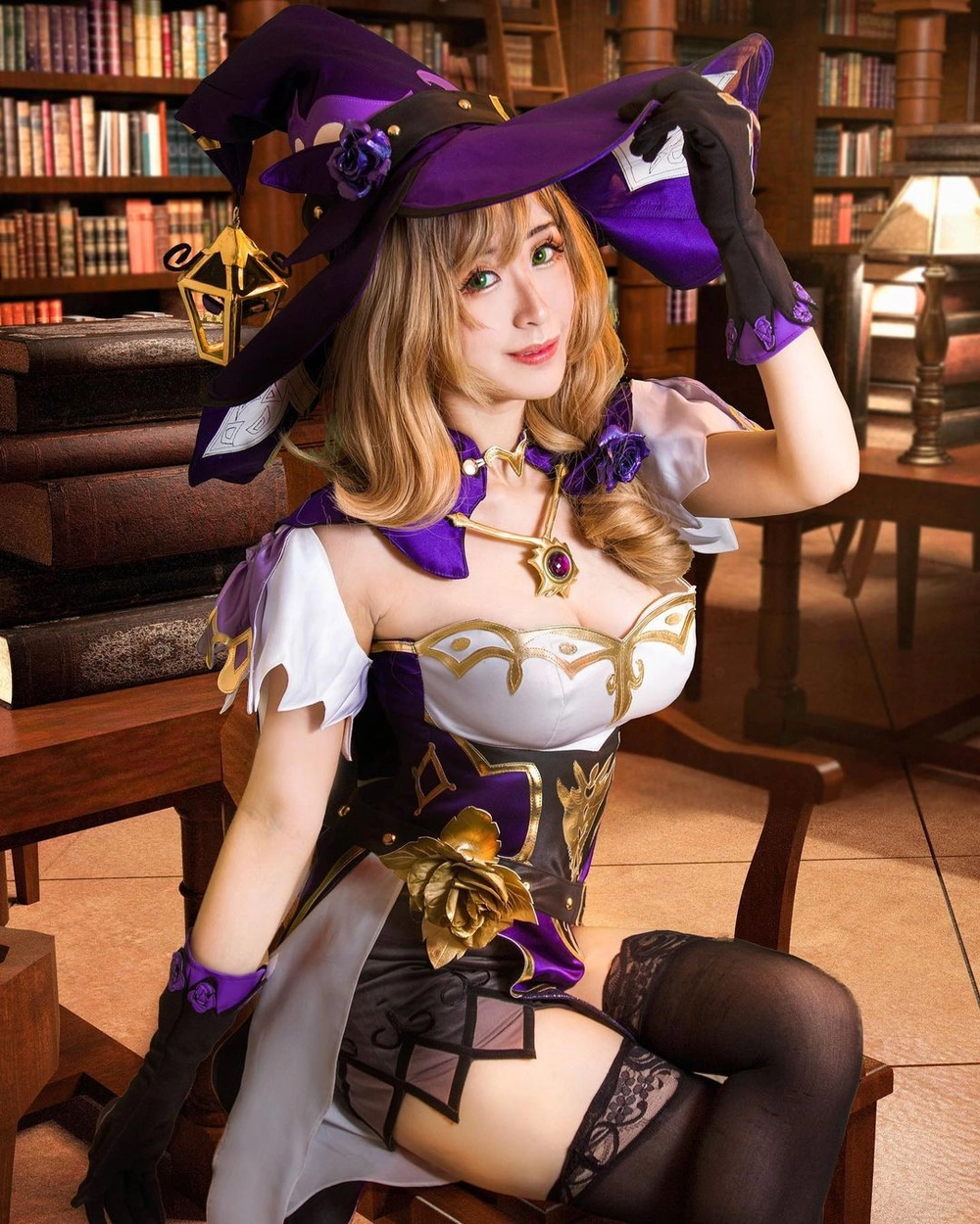 cosplay Lisa Genshin Impact cực chất