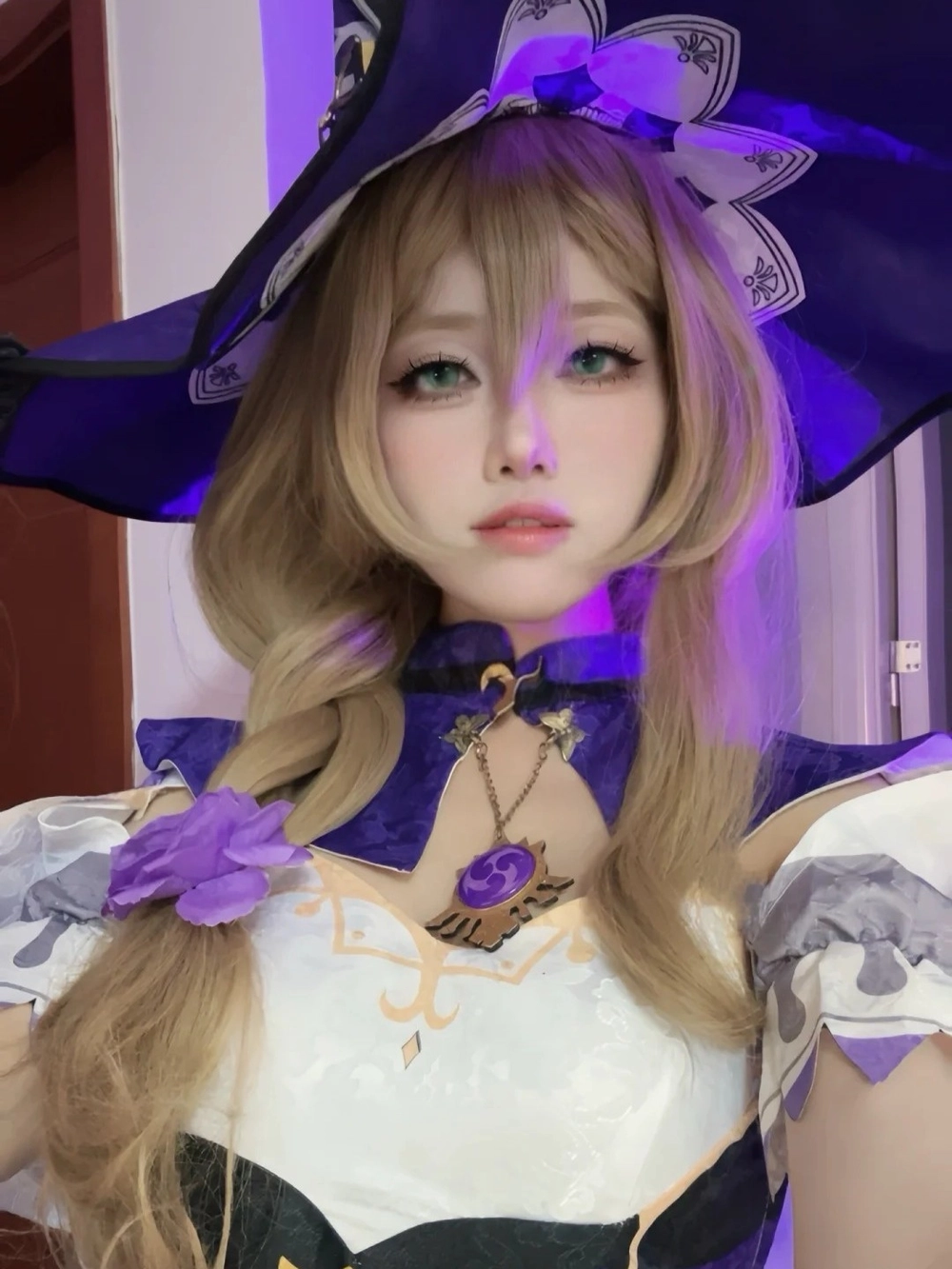 cosplay Lisa Genshin Impact ấn tượng