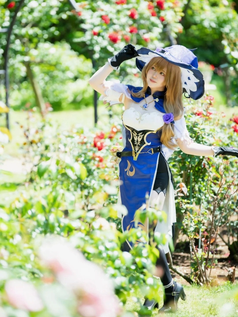cosplay Lisa nhân vật Genshin Impact