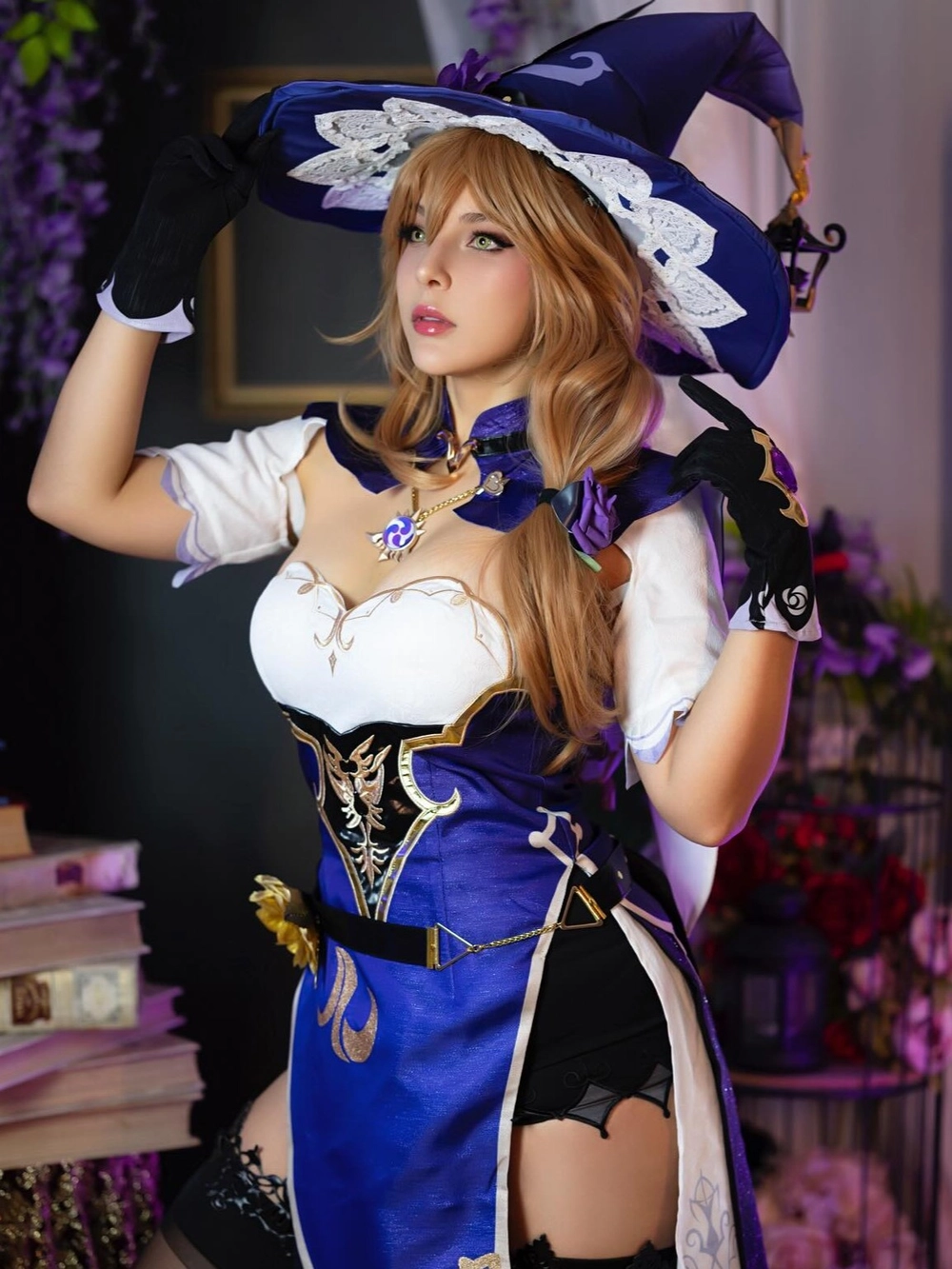 Lisa Genshin cosplay sexy