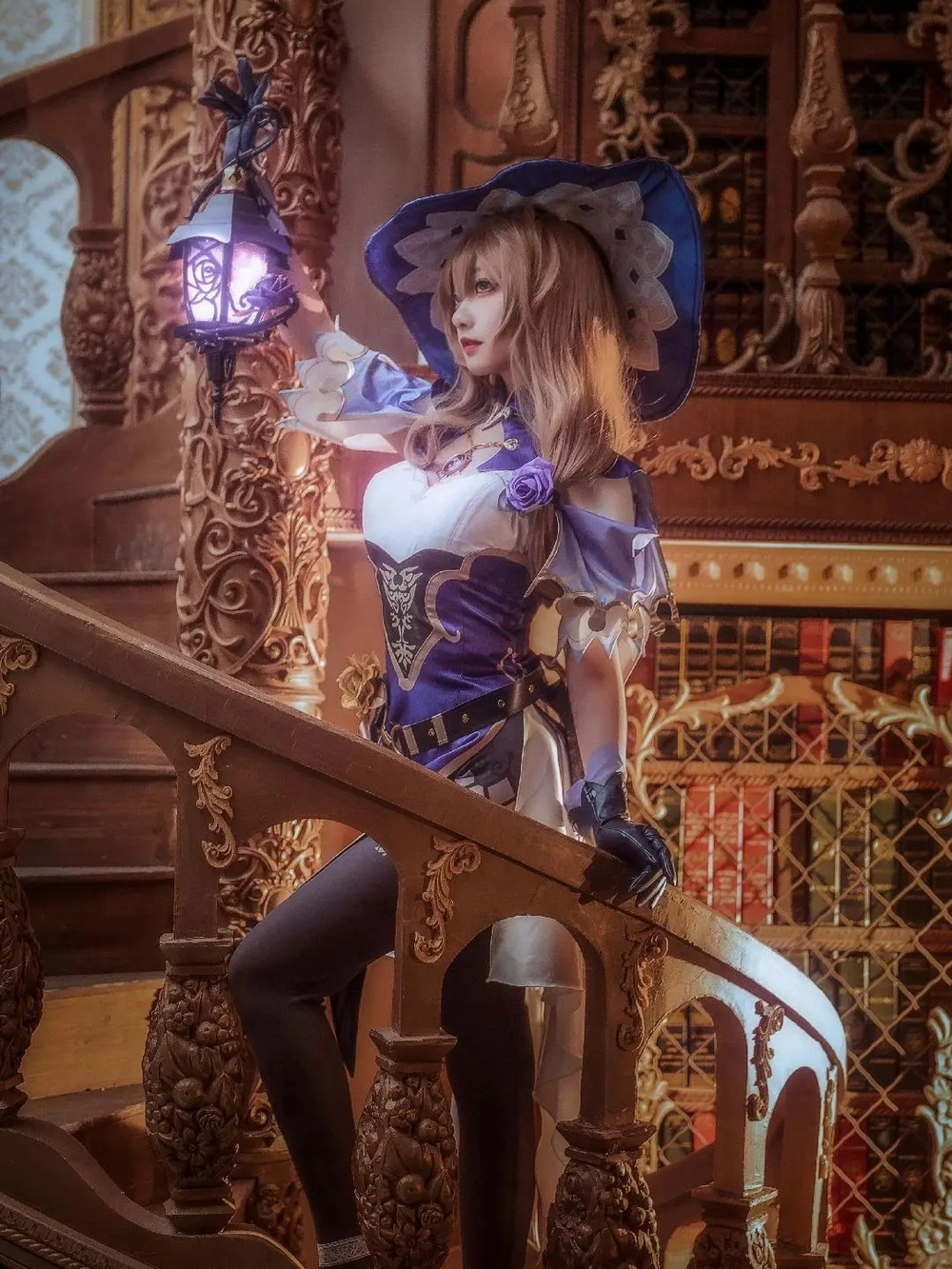 cosplay Lisa Genshin Impact quyến rũ
