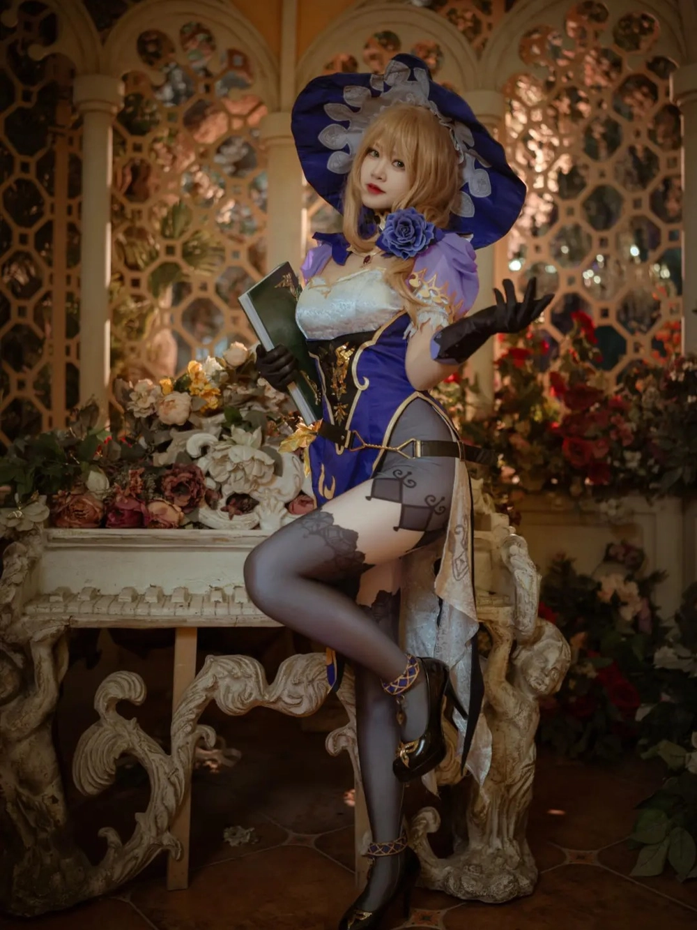 ảnh Lisa cosplay Genshin Impact 4K