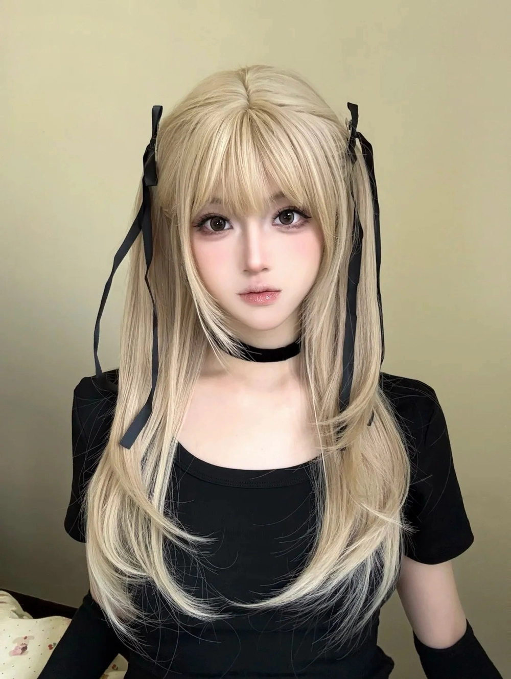 hình cosplay misa với biểu cảm lạnh lùng