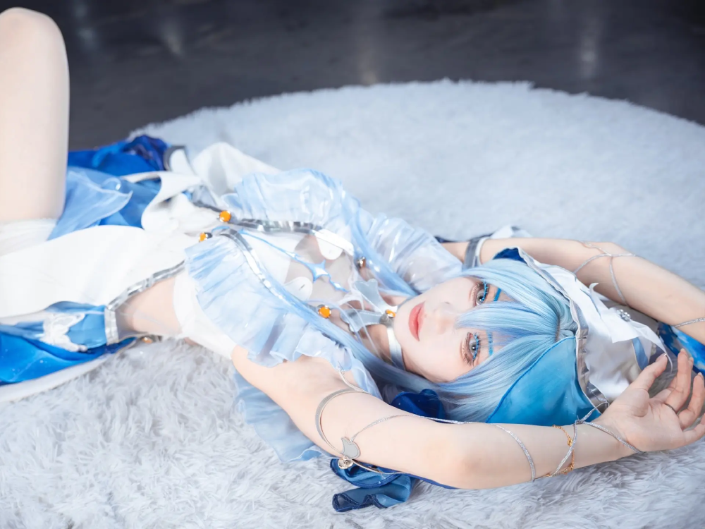 cosplay WuWa nhân vật Shorekeeper nổi bật
