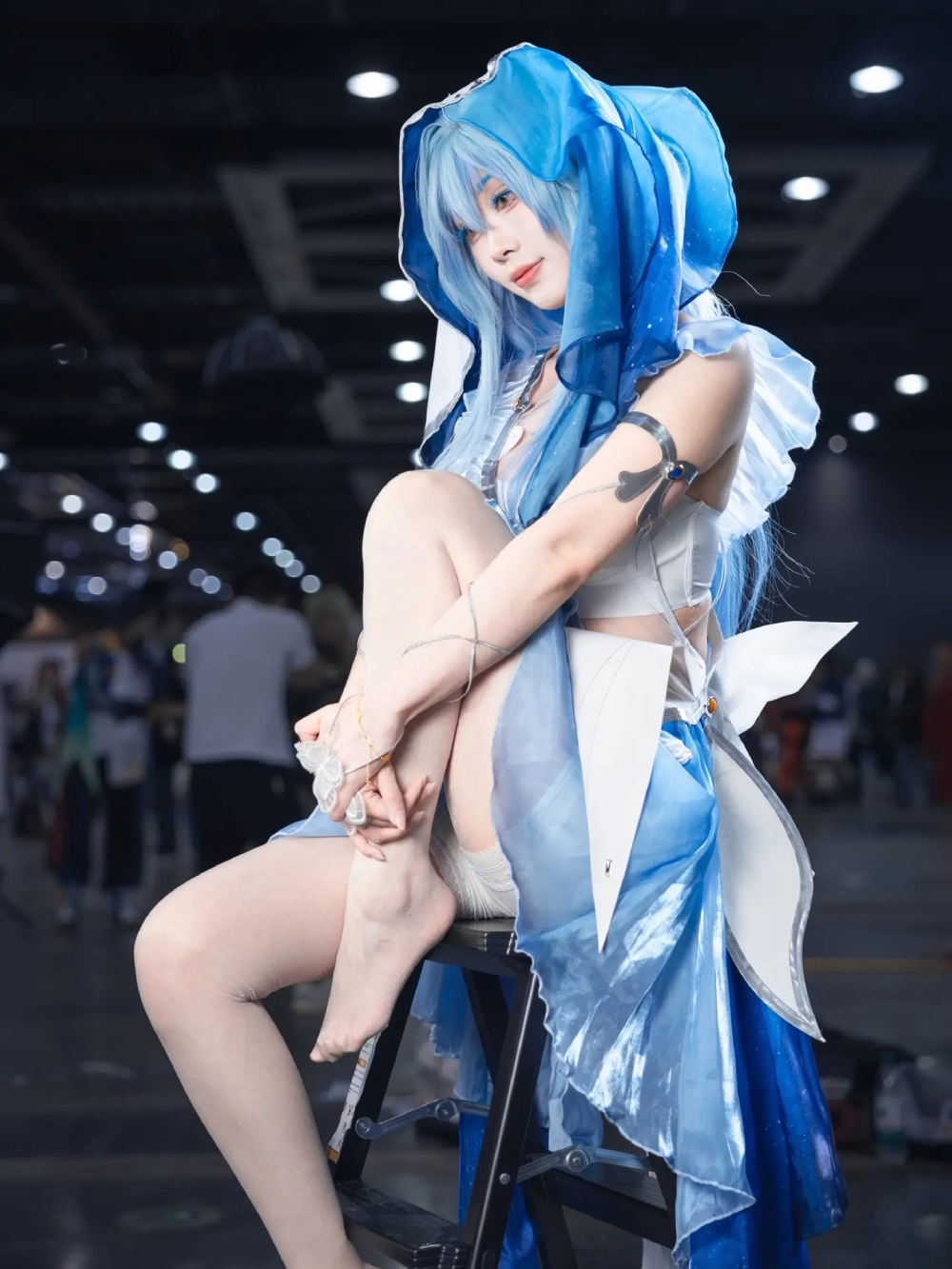 cosplay WuWa nhân vật Shorekeeper ngầu