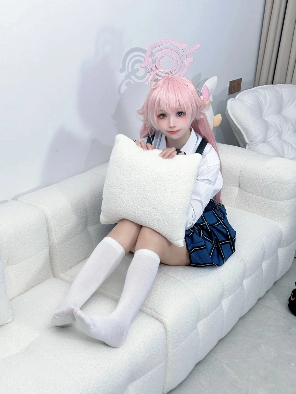 Ảnh Blue Archive cosplay Hoshino tạo dáng