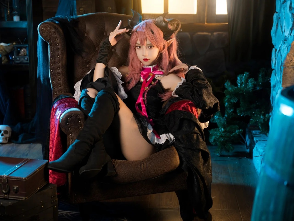 Krul Tepes cosplay thần bí