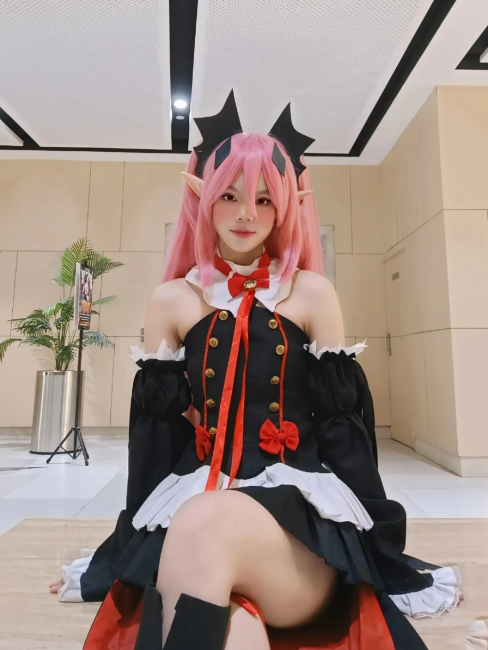 Krul cosplay biểu cảm lạnh