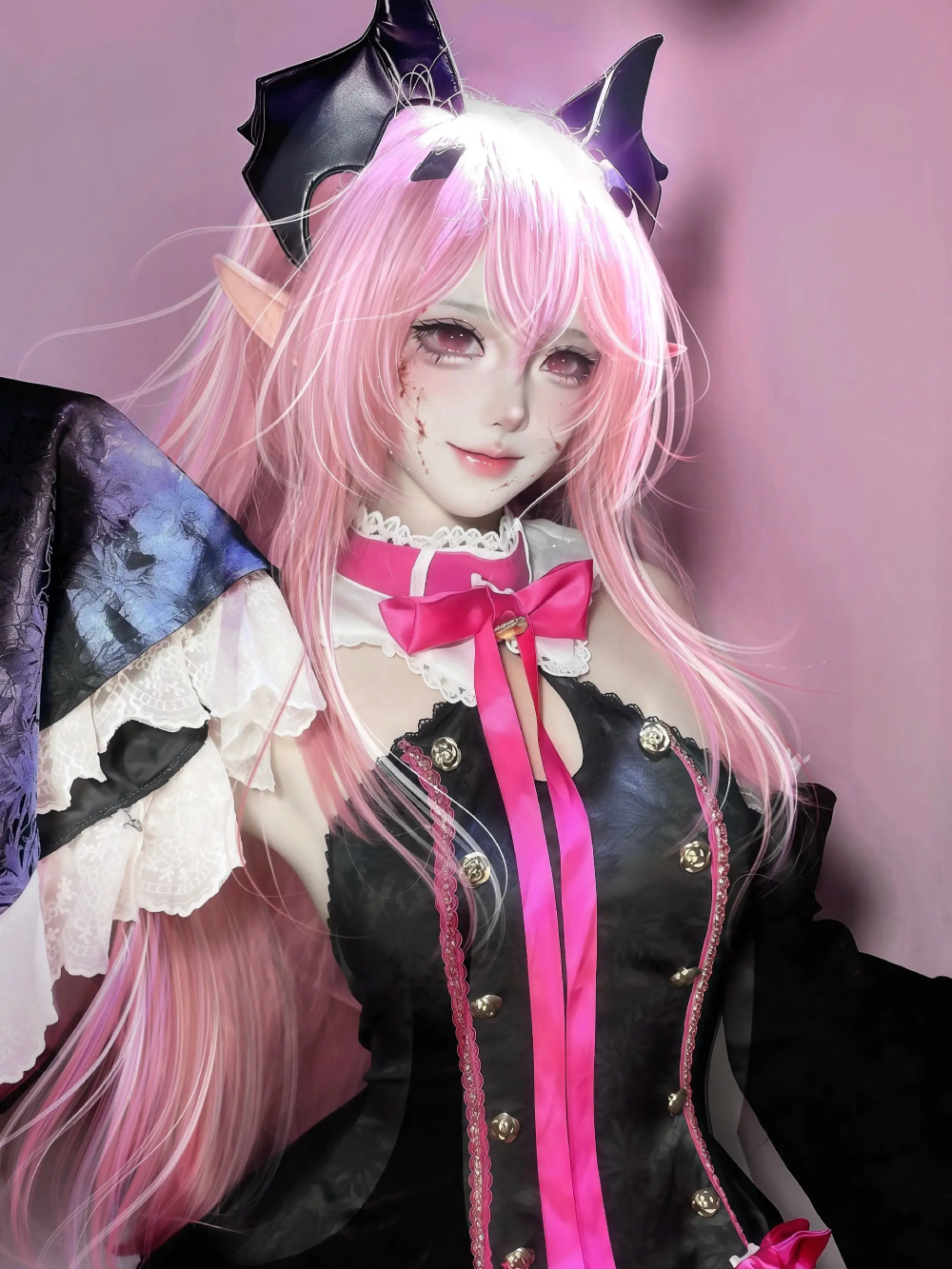 Krul cosplay đôi mắt đỏ