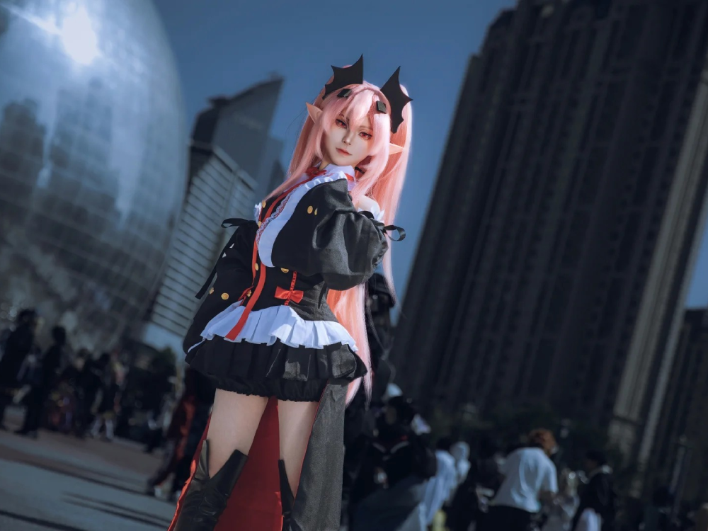 Krul cosplay váy đỏ đen nổi bật