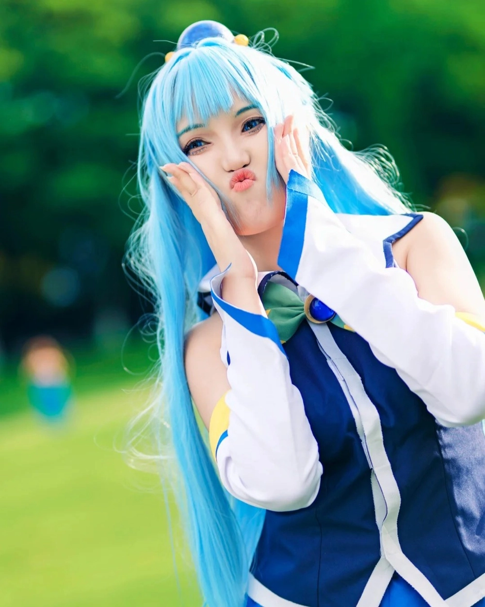konosuba aqua cosplay ngoài đời