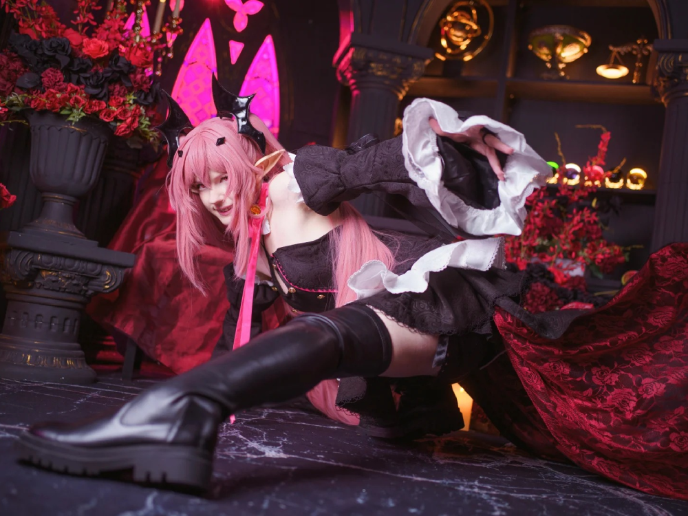 cosplay Krul Tepes phong cách cổ điển