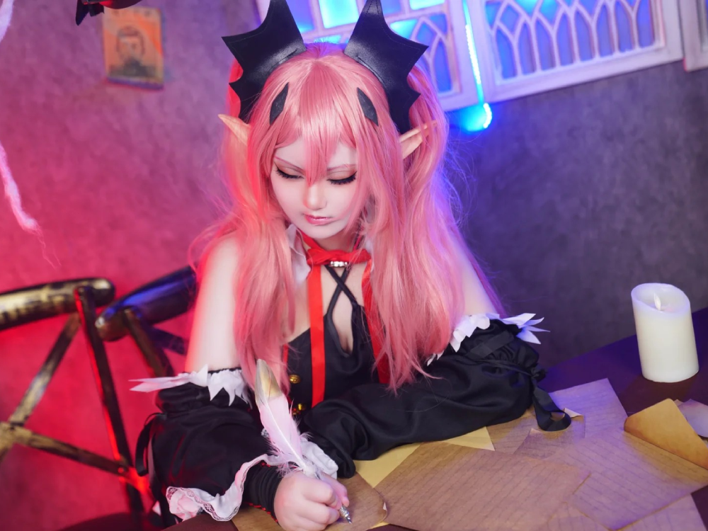 cosplay Krul Tepes tóc hồng