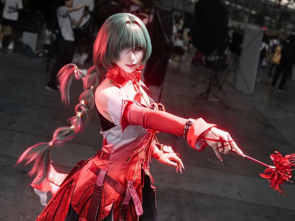 cosplay phrolova mạnh mẽ