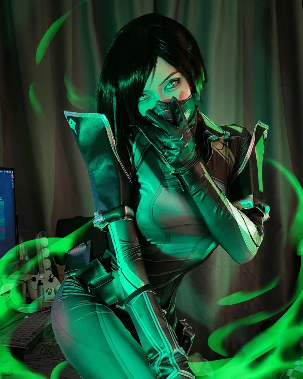 Valorant cosplay với hiệu ứng ánh sáng