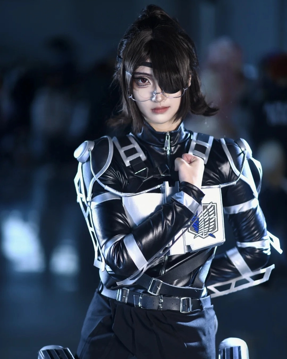 attack on titan cosplay chụp ngoài trời